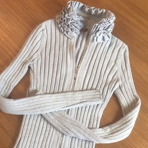 Super Cute Bellini ribbed sweater. Fitted. Size S